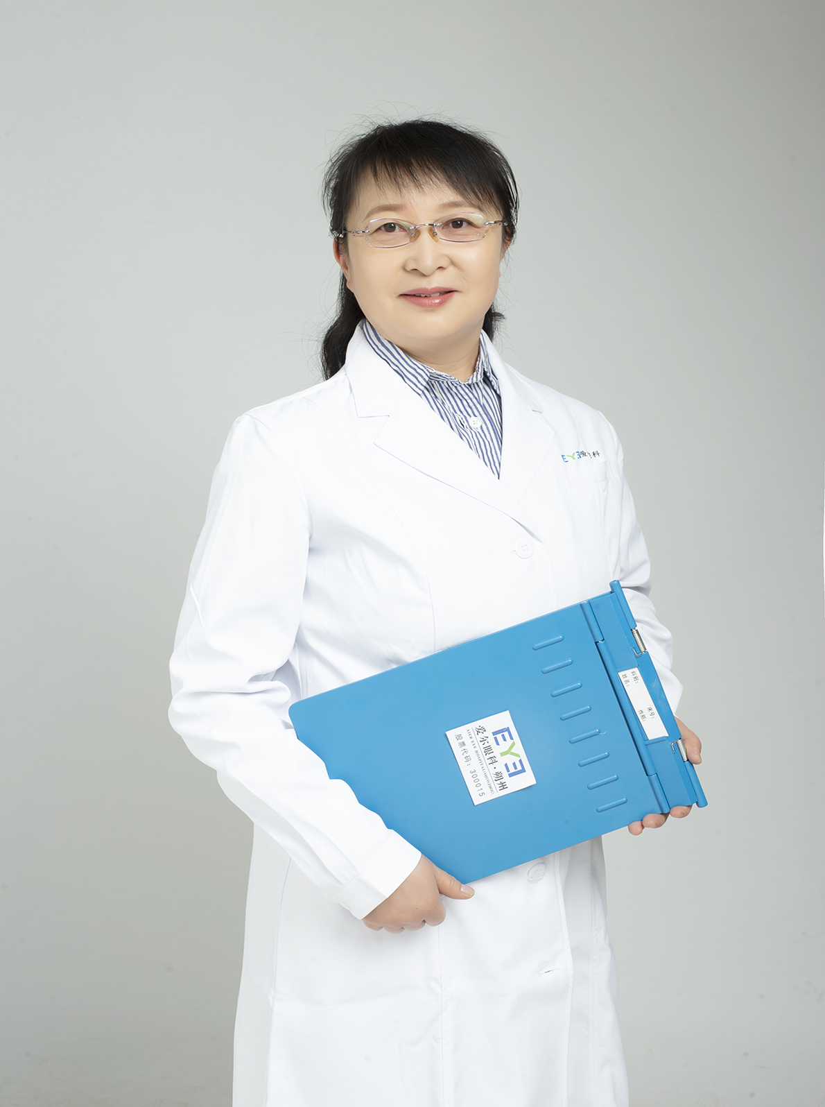 李华
